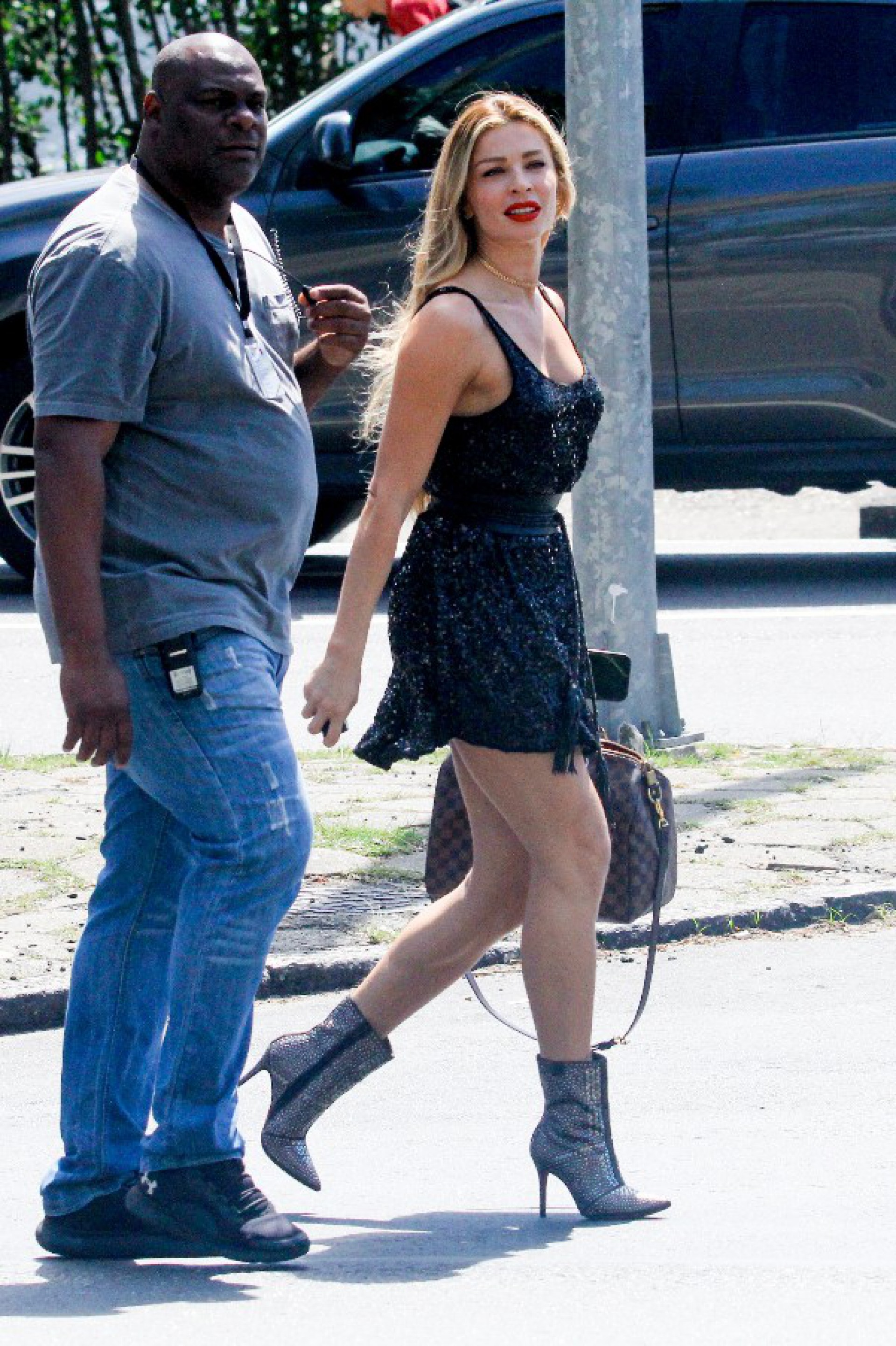 Grazi Massafera é clicada em dia de gravação na Zona Sul do Rio - JC Pereira/ Agnews