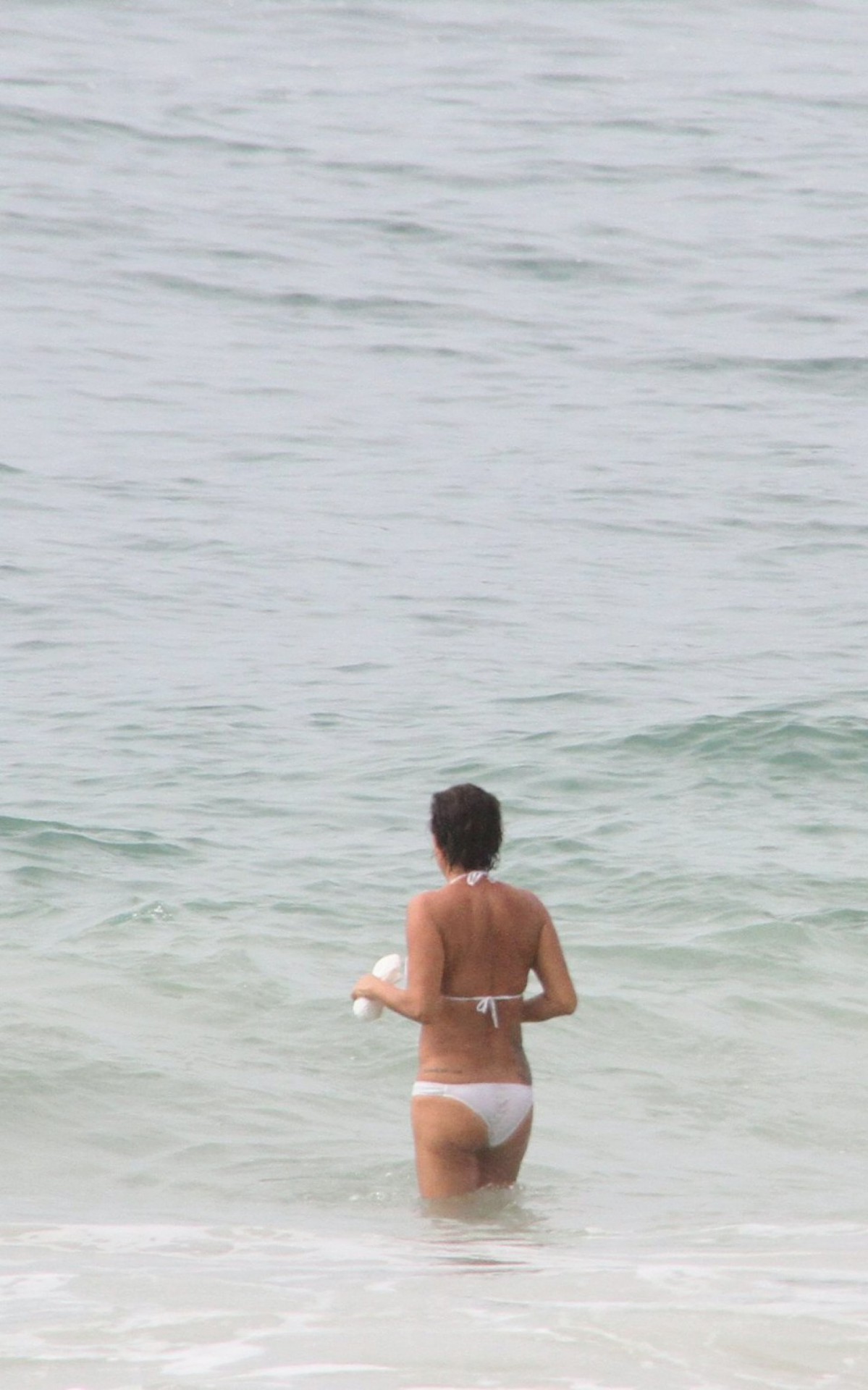 Andr&eacute;a Beltr&atilde;o curte dia de sol na Zona Sul do Rio