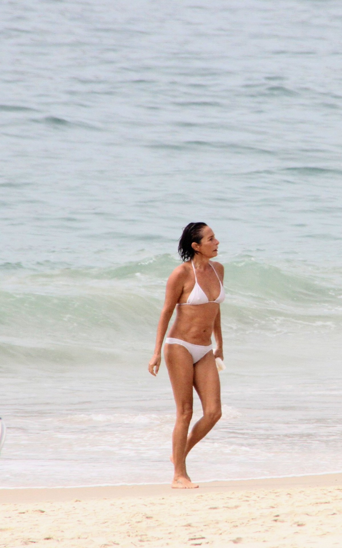 Andr&eacute;a Beltr&atilde;o curte dia de sol na Zona Sul do Rio