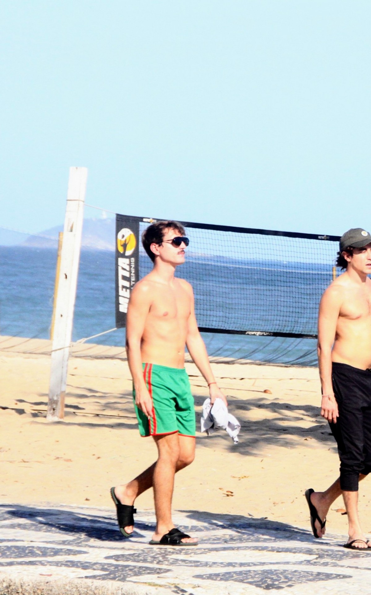 Jesu&iacute;ta Barbosa passeia com affair, C&iacute;cero, em Ipanema