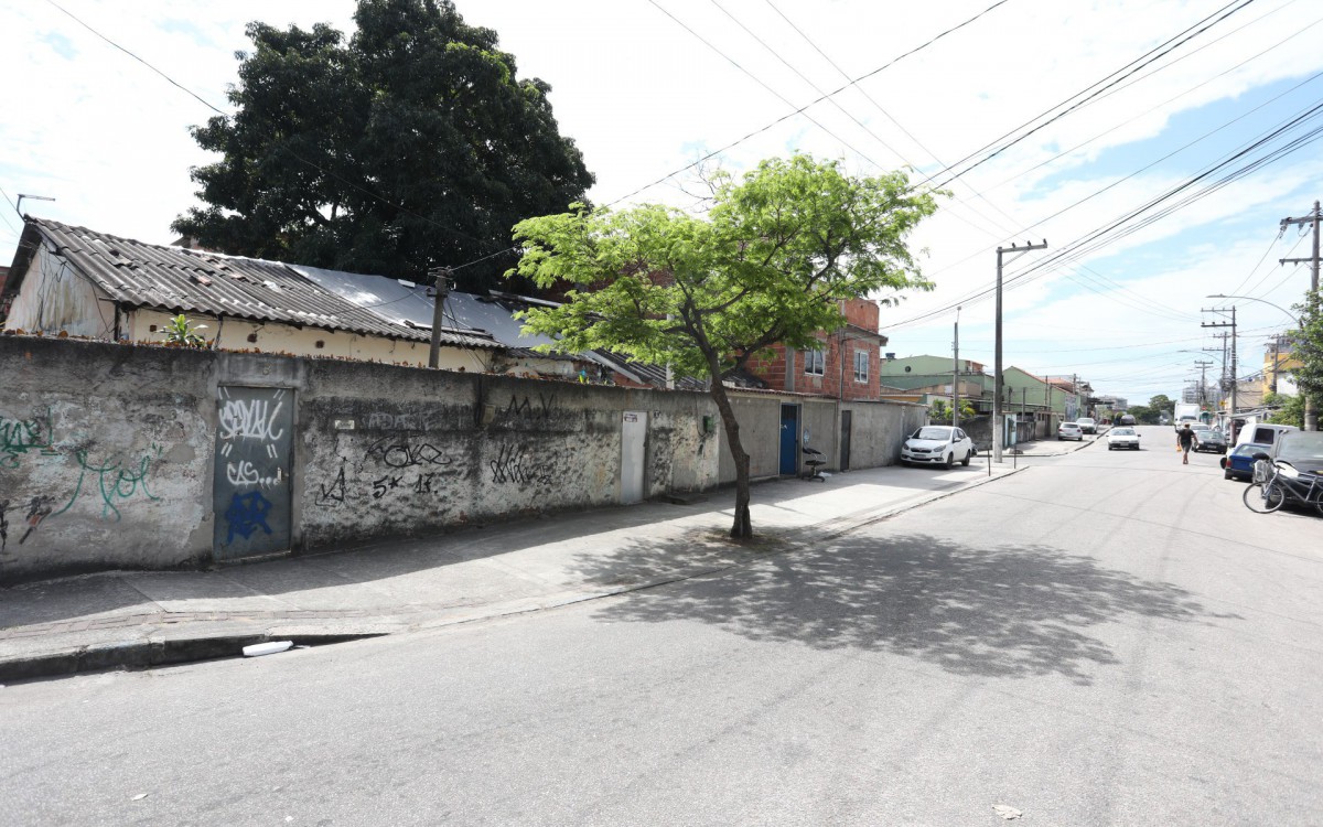 O bombeiro Carlos Eduardo foi morto na Rua Oliveira &Aacute;lvares, em Iraj&aacute;, ap&oacute;s ser abordado por bandidos.