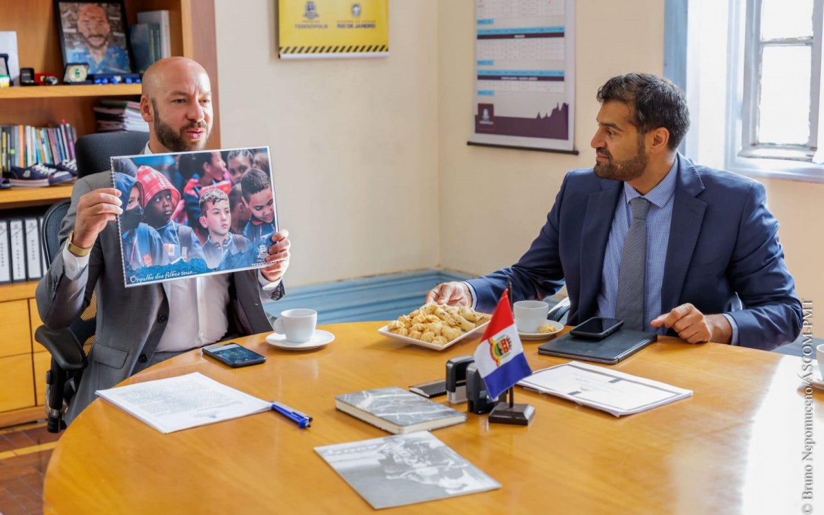 Prefeito Vinicius Claussen e o Cônsul Anjoum Noorani durante encontro para firmar parcerias
 - Bruno Nepomuceno