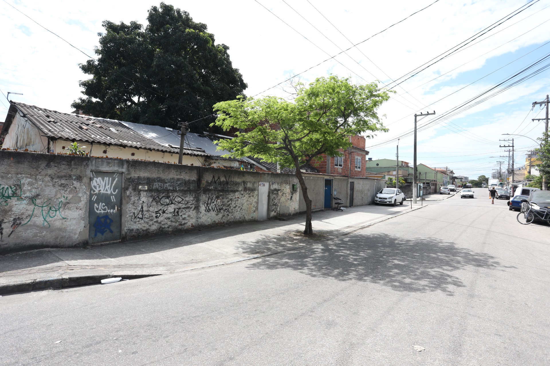 O bombeiro Carlos Eduardo foi morto na Rua Oliveira &Aacute;lvares, em Iraj&aacute;, ap&oacute;s ser abordado por bandidos - Pedro Ivo / Ag&ecirc;ncia O Dia