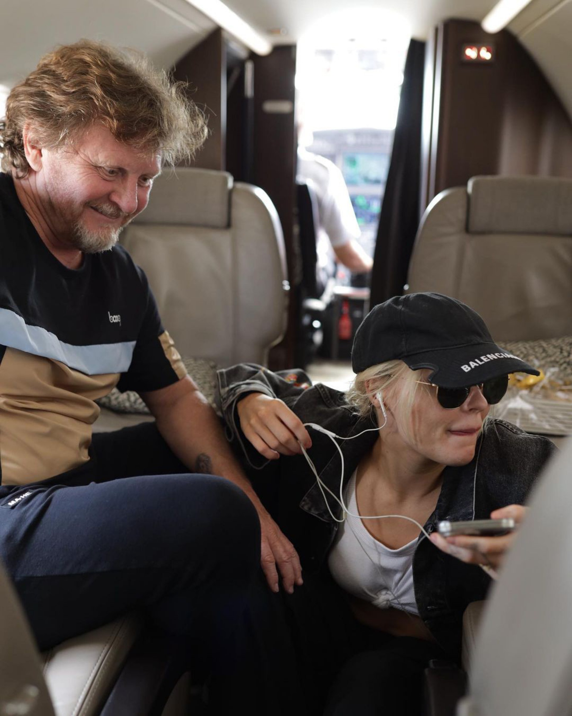 Luisa Sonza leva pai para passeio de avião - Reprodução Internet