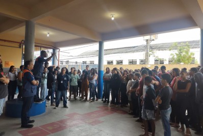 Alunos de Mesquita participam de simulado de evacuação escolar