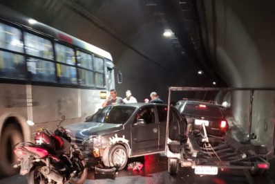 Acidente no Túnel Zuzu Angel congestiona o trânsito em várias partes do Rio