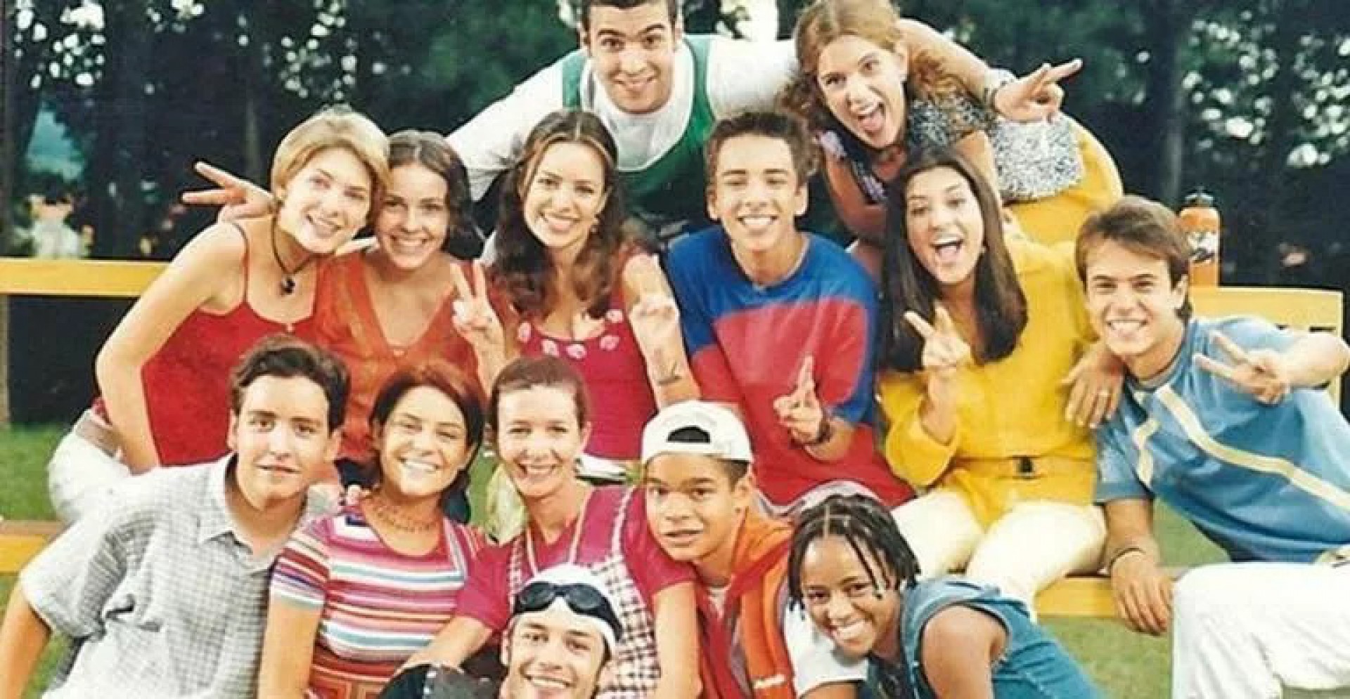 Elenco de uma das temporadas do seriado Sandy & Junior - Divulgação / TV Globo