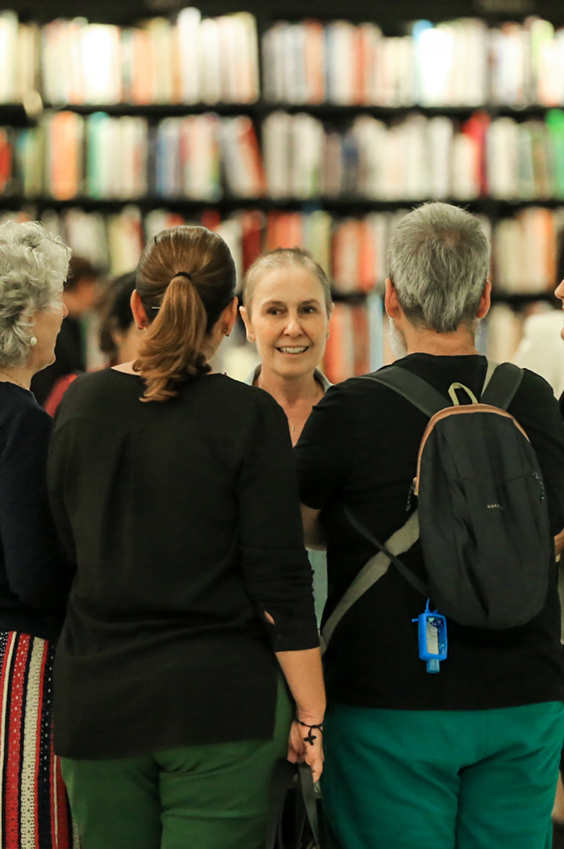 Susana Naspolini se diverte com amigos em livraria de shopping no Rio - Victor Chapetta / Ag. News
