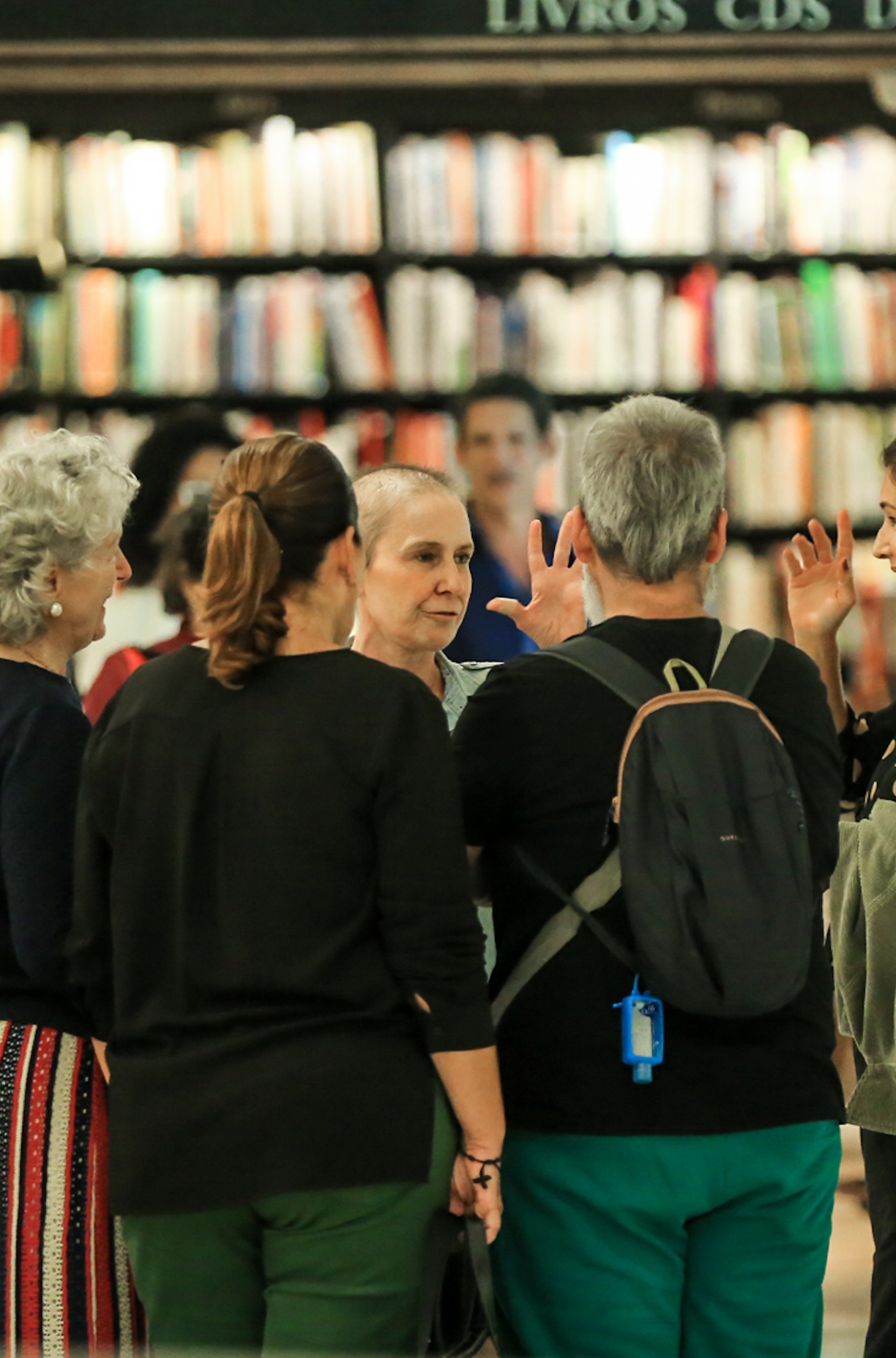 Susana Naspolini se diverte com amigos em livraria de shopping no Rio - Victor Chapetta / Ag. News