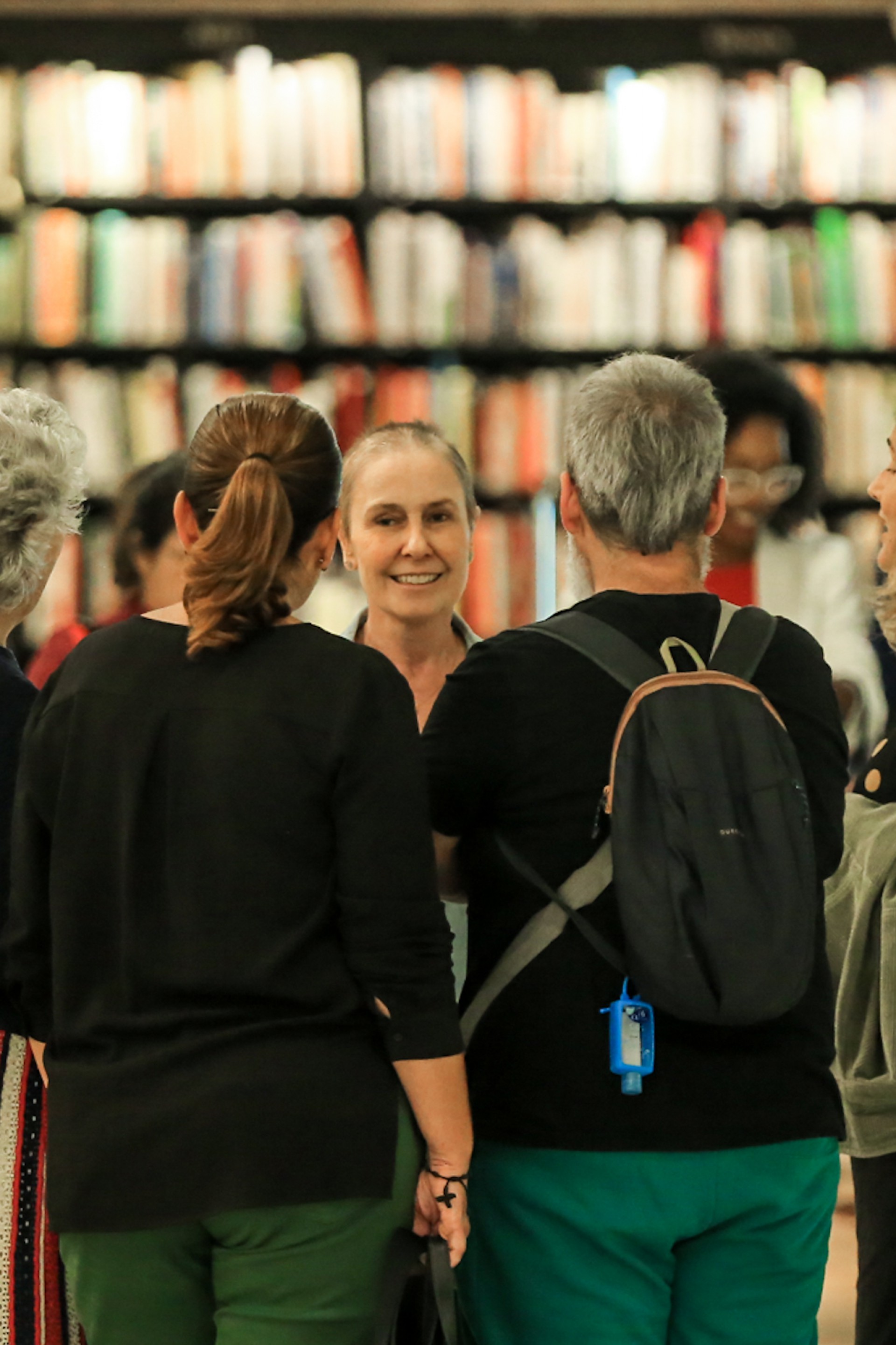 Susana Naspolini se diverte com amigos em livraria de shopping no Rio - Victor Chapetta / Ag. News
