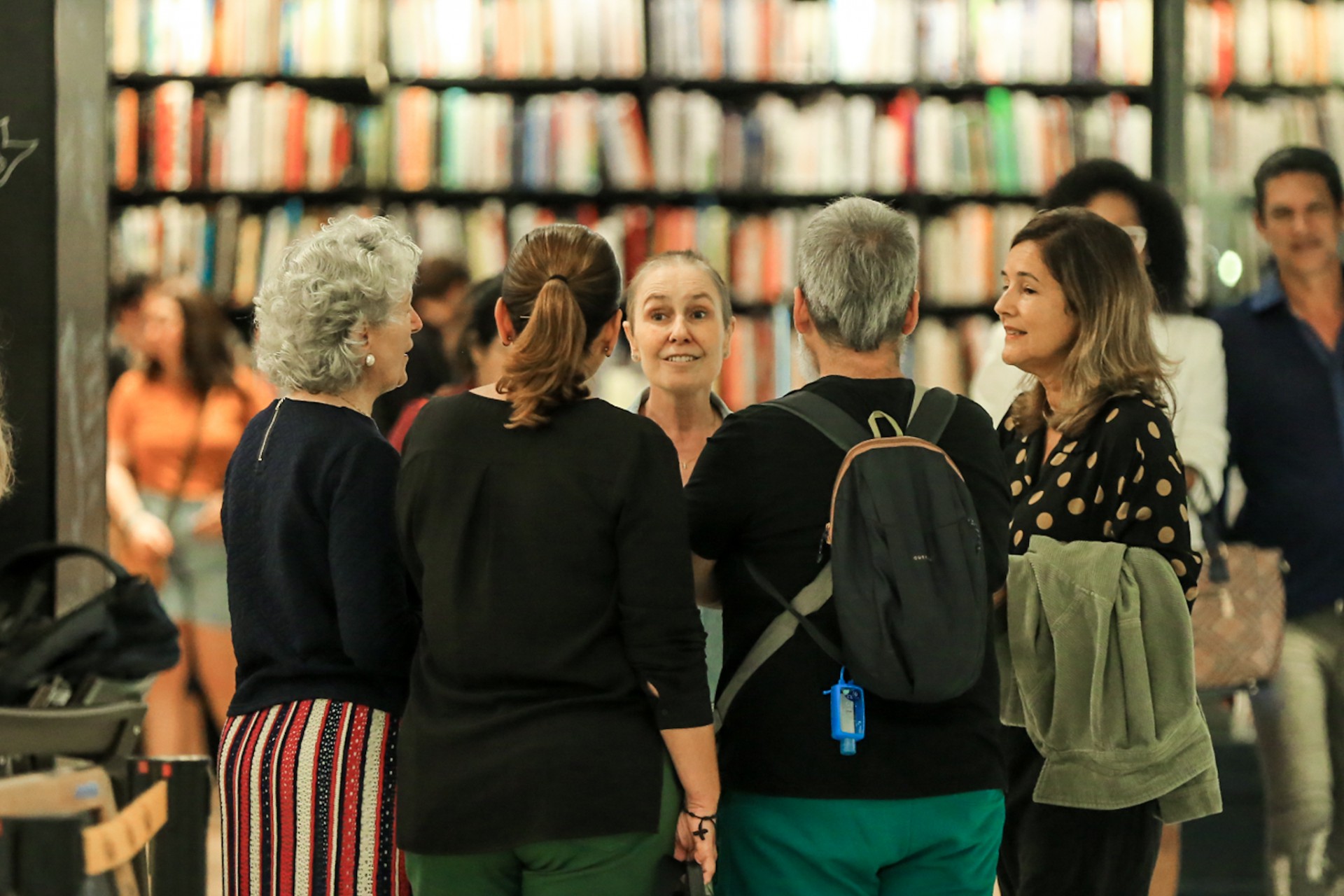 Susana Naspolini se diverte com amigos em livraria de shopping no Rio - Victor Chapetta / Ag. News