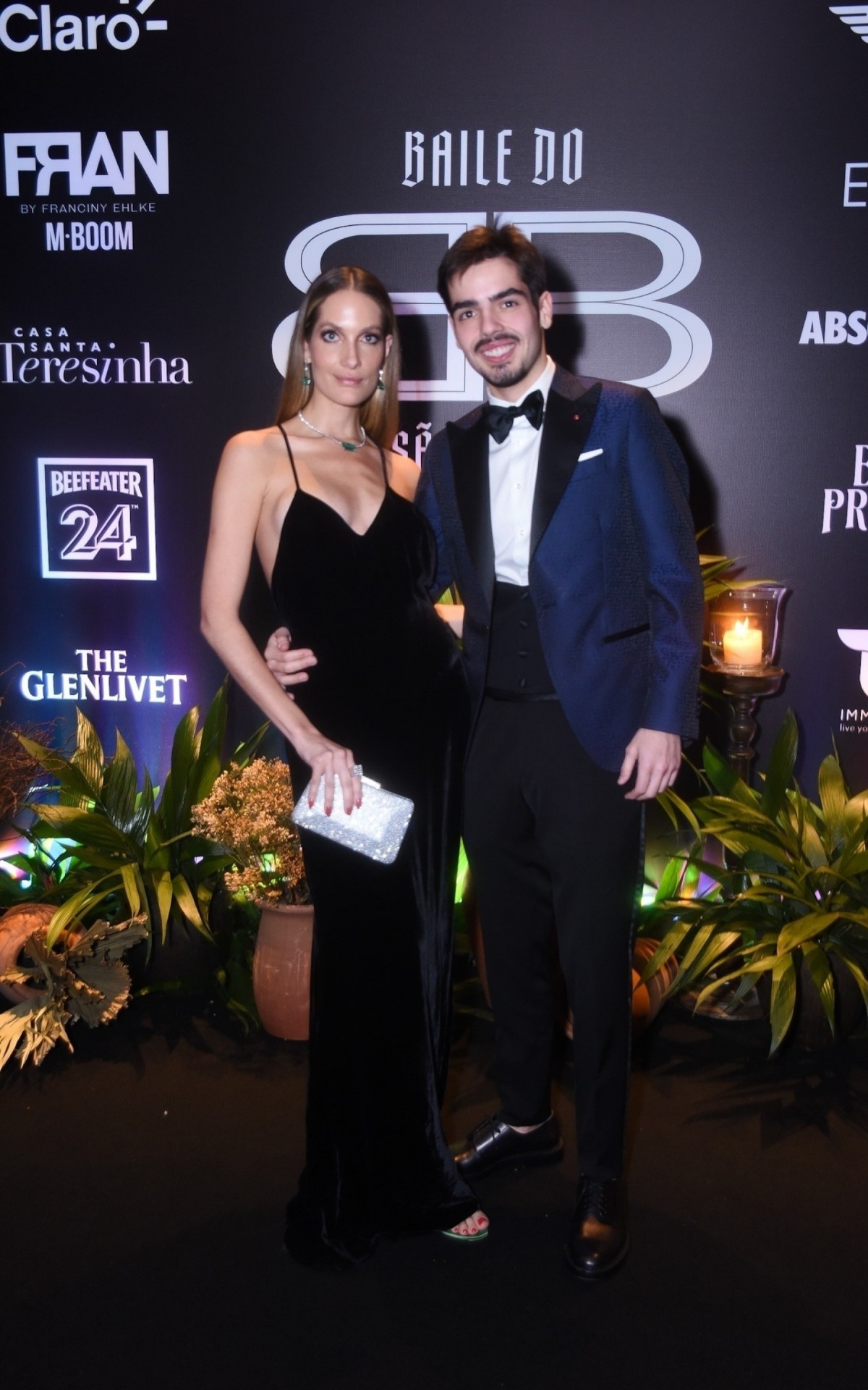 Jo&atilde;o Guilherme Silva, filho de Faust&atilde;o, e a namorada, Schynaider Moura