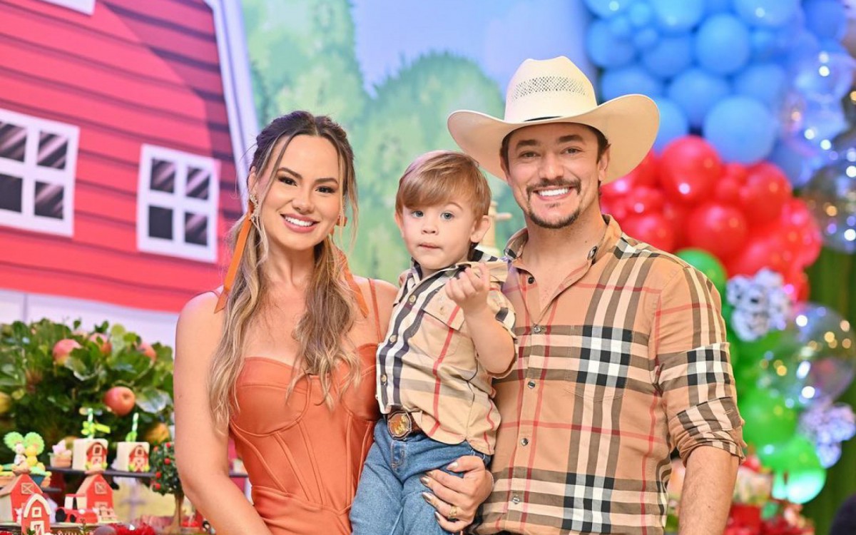 Sertanejo George Henrique posa com a esposa, Francine Toaldo, e o filho - Reprodução/Instagram