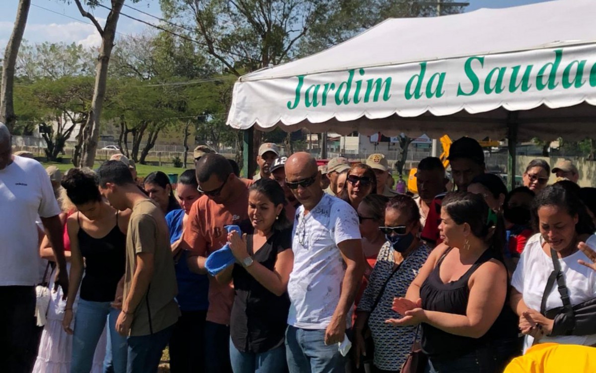 Despedida do sargento Carlos Eduardo Sant&acute;anna