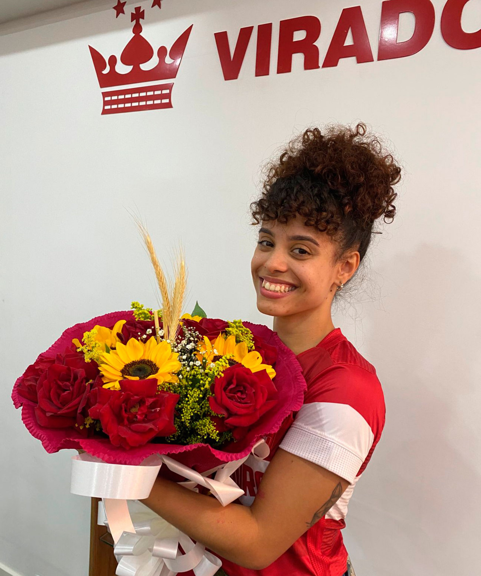 Thays Busson deixa a ala de passistas para se tornar musa da Viradouro - Divulgação