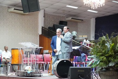 Ceciliano é recebido por 1,5 mil pastores da Universal em Nova Iguaçu