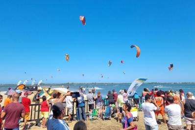Campeonato Nacional de Kitesurf agita o público em Araruama