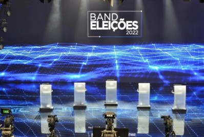 Com Lula e Bolsonaro presentes, começa o primeiro debate presidencial