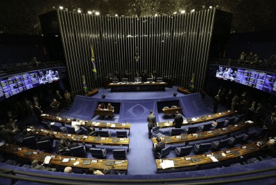 Quatorze senadores tentam se reeleger em outubro