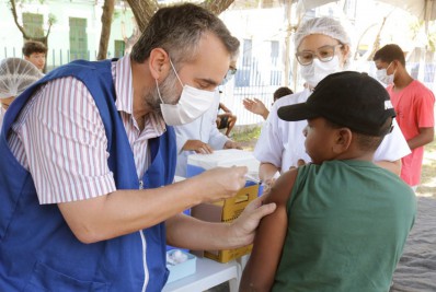 Rio vacina crianças em meio a aumento de casos de Covid-19 no estado 