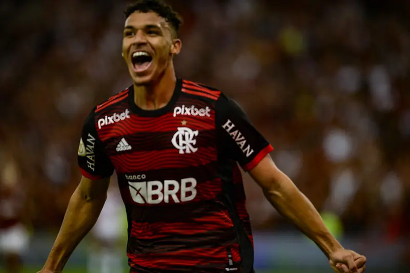 Titular do Flamengo entra na mira de clubes da Premier League