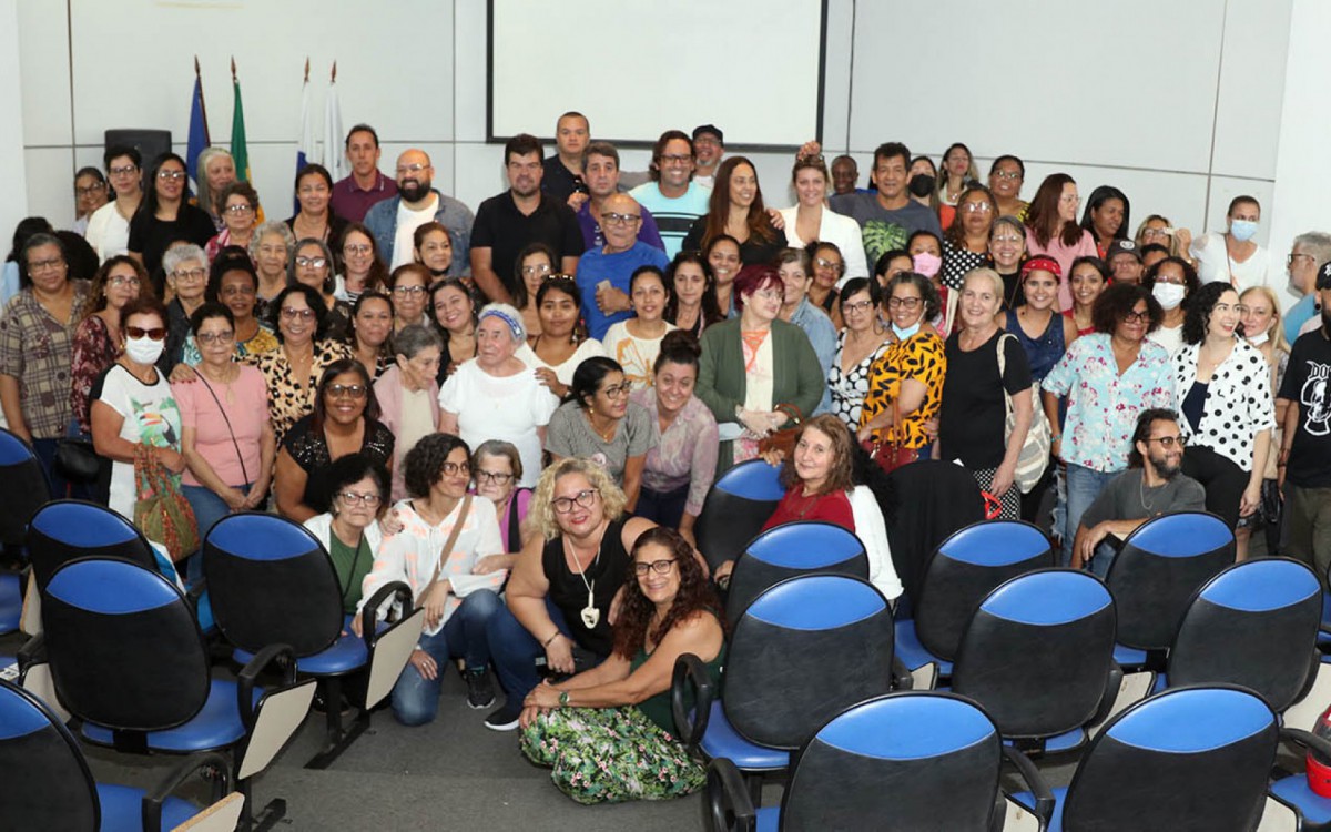 Entrega da Carteira Nacional da(o) Artes&atilde;(o), para 120 artes&atilde;os de Maca&eacute;, realizada no Pa&ccedil;o Municipal de Maca&eacute;. 24/08/2022. Maca&eacute;, RJ, Brasil