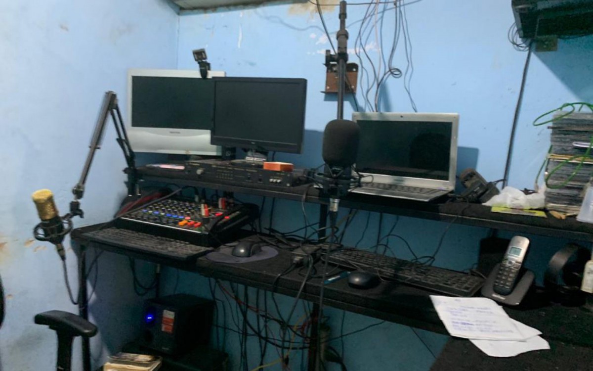 Rádio clandestina, que funcionava nos fundos de uma igreja - Divulgação/Polícia Federal