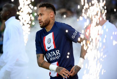 PSG teria tentado negociar Neymar no último dia de janela de transferências, afirma jornal espanhol