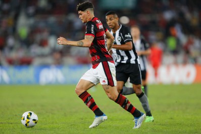 Ayrton Lucas destaca vitória do Flamengo e cita gramado 'não adequado' do Nilton Santos