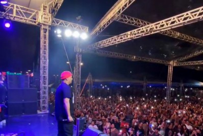 Sorriso Maroto tem show interrompido após ventania em Cabo Frio