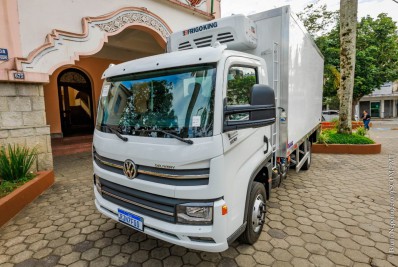 Prefeitura adquire caminhão frigorífico para distribuição da merenda escolar