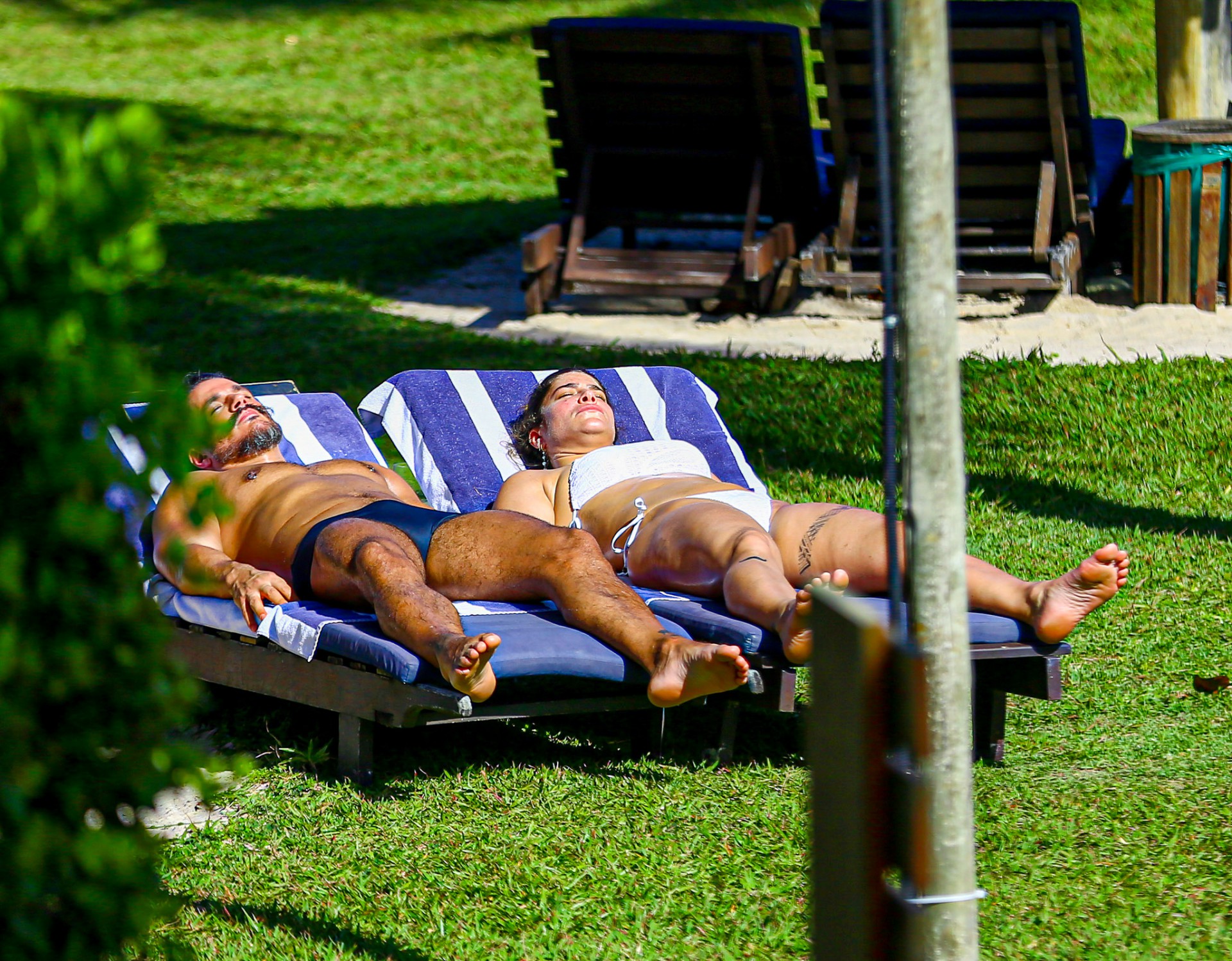 Priscila Fantin e Bruno Lopes se bronzeiam em resort na Praia do Forte, na Bahia - Victor Chapetta / Ag. News