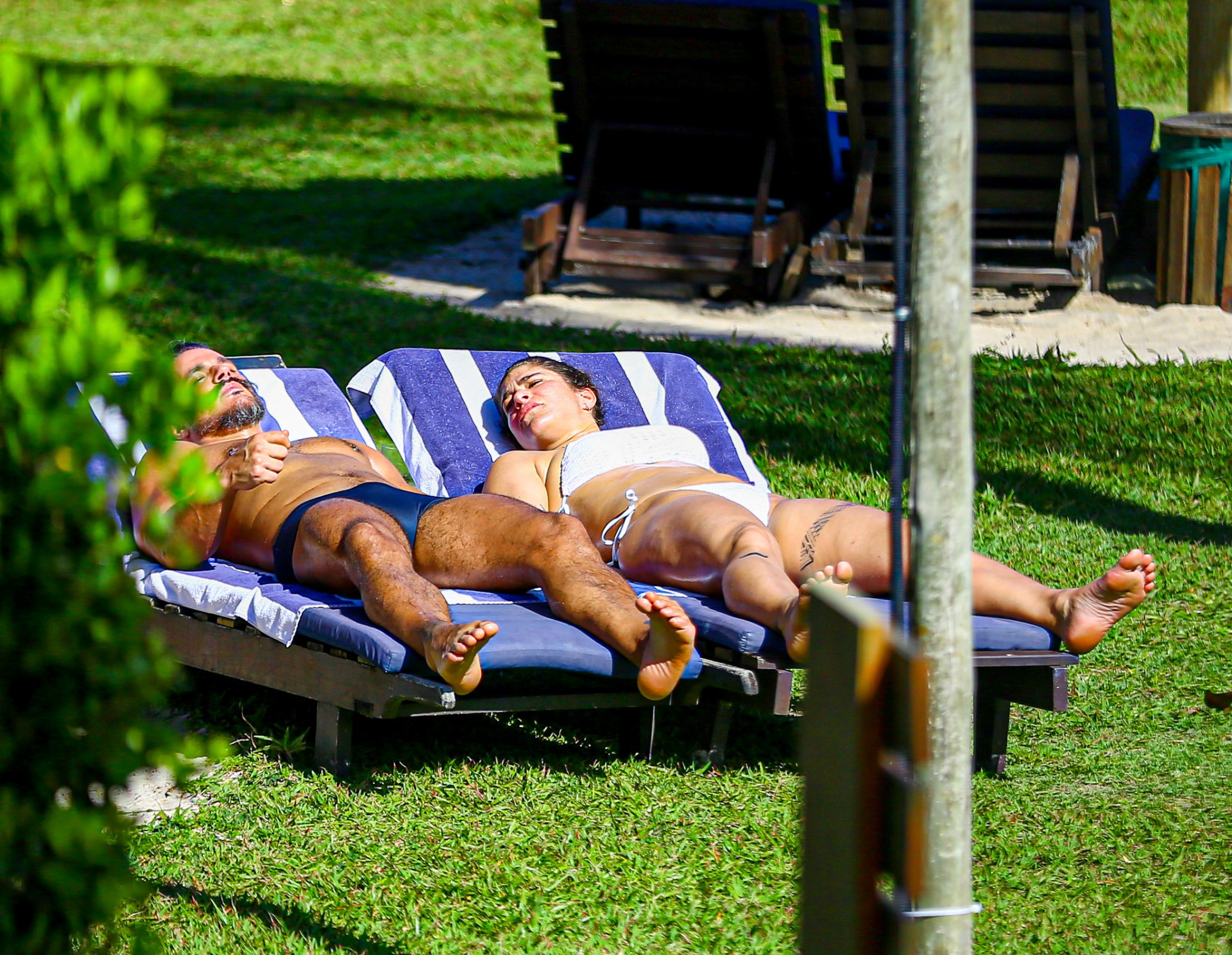 Priscila Fantin e Bruno Lopes se bronzeiam em resort na Praia do Forte, na Bahia - Victor Chapetta / Ag. News