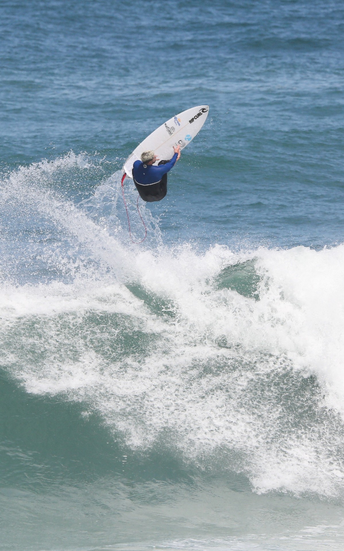 Gabriel Medina coloca experi&ecirc;ncia em pr&aacute;tica e d&aacute; show na praia de S&atilde;o Conrado