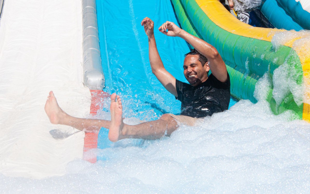 O tobog&atilde; com &aacute;gua &eacute; o preferido das crian&ccedil;as e do prefeito Abra&atilde;ozinho, que n&atilde;o perdeu a oportunidade de se aventurar no brinquedo