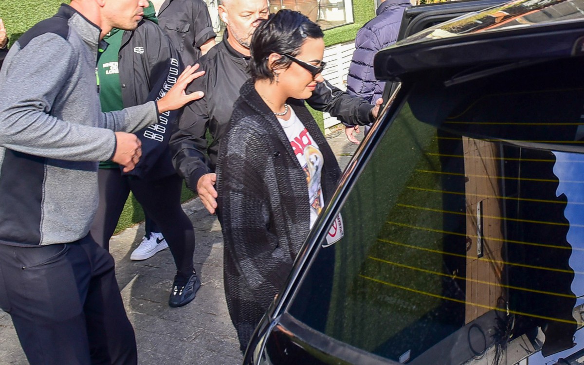 Demi Lovato almo&ccedil;ou antes de conhecer espa&ccedil;o de show em S&atilde;o Paulo