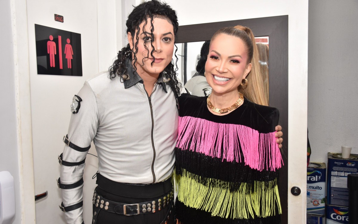 Solange Almeida comemora seu anivers&aacute;rio de 48 anos com festa inspirada nos anos 80 e show de cover de Michael Jackson