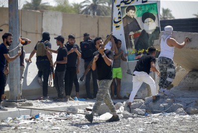 Manifestantes deixam Zona Verde de Bagdá após violentos confrontos de segunda