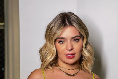 Viih Tube corta cabelo curtinho e choca seguidores