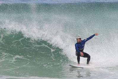 Gabriel Medina dá show ao surfar na praia de São Conrado