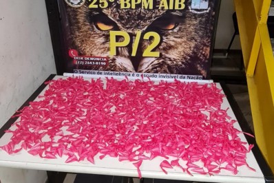 PM prende dupla por tráfico de drogas em São Pedro da Aldeia