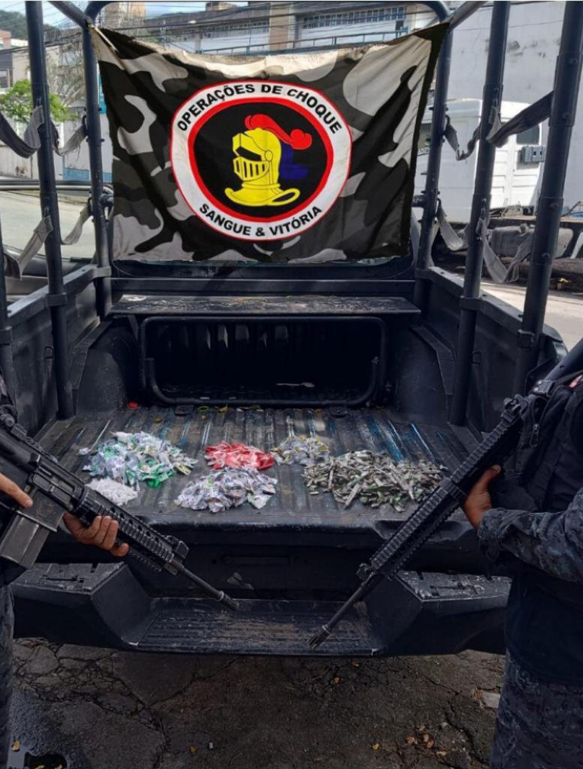 Polícia prende três traficantes no Jacarezinho MH Polícia