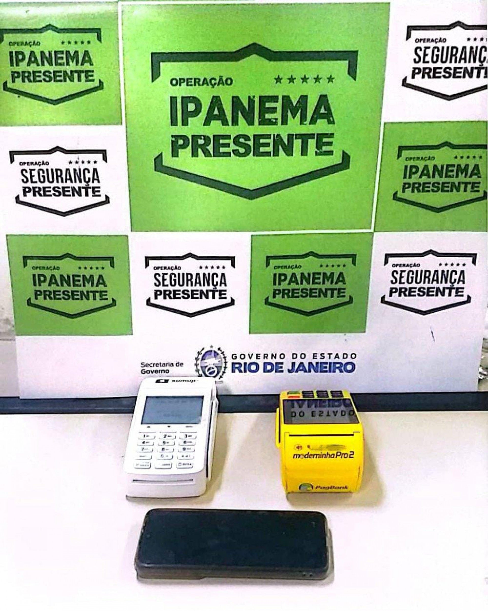 M&aacute;quinas apreendidas com o suspeito de aplicar o "golpe do presente"