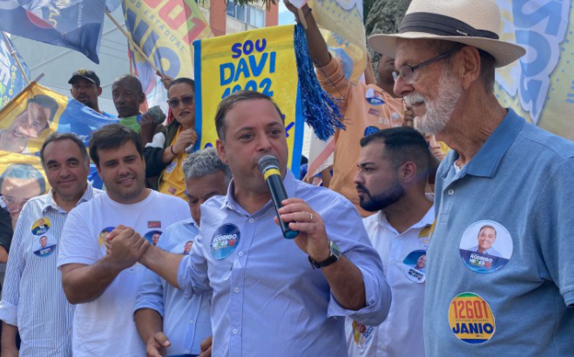 Rodrigo Neves faz campanha em Cabo Frio - Renata Cristiane