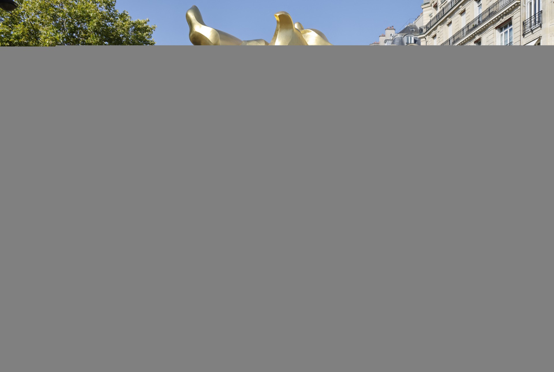 No dia do aniversário da morte da princesa Diana, visitantes prestam homenagens no monumento Chama da Liberdade  - AFP