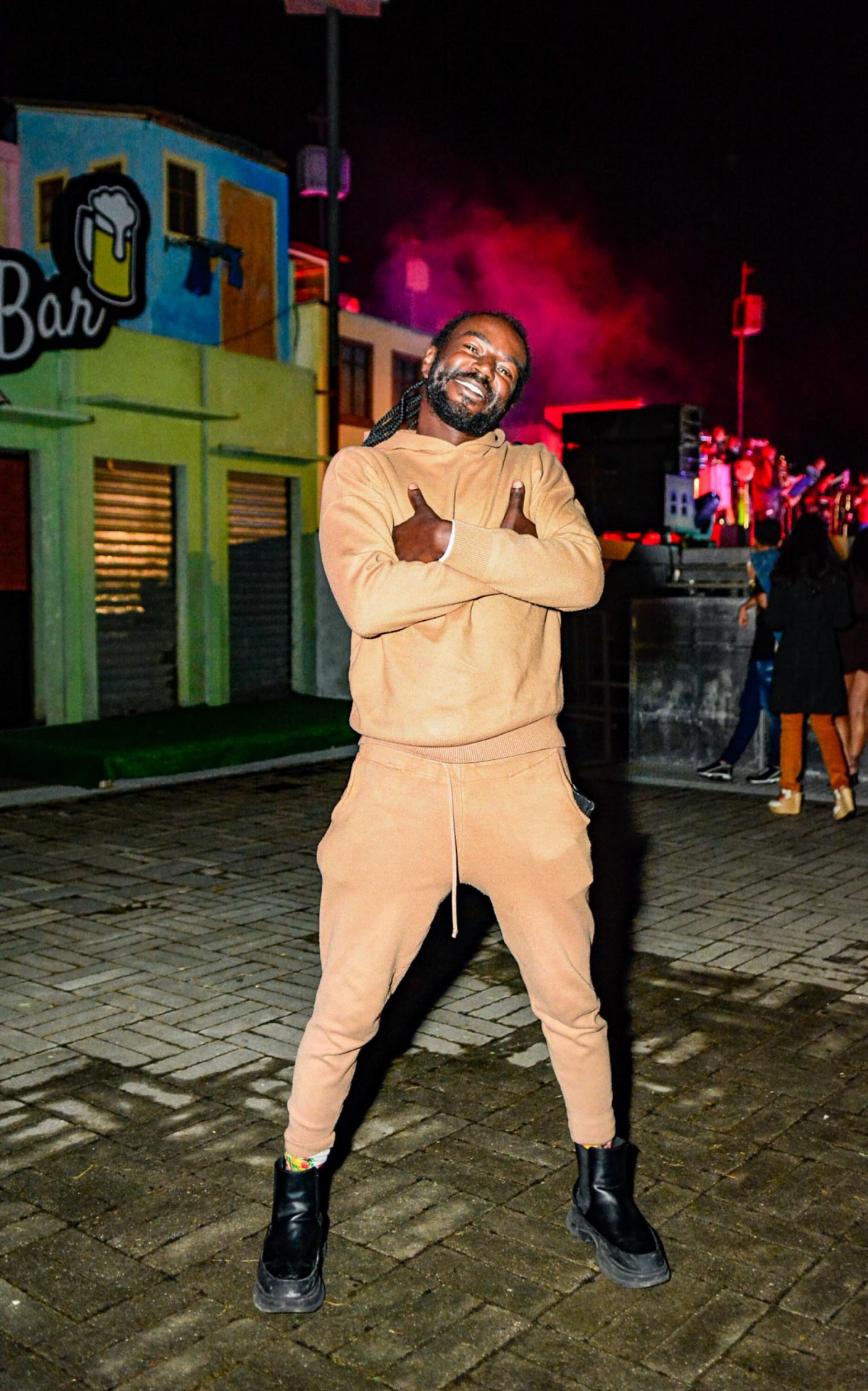 Jonathan Azevedo &eacute; o apresentador do Espa&ccedil;o Favela