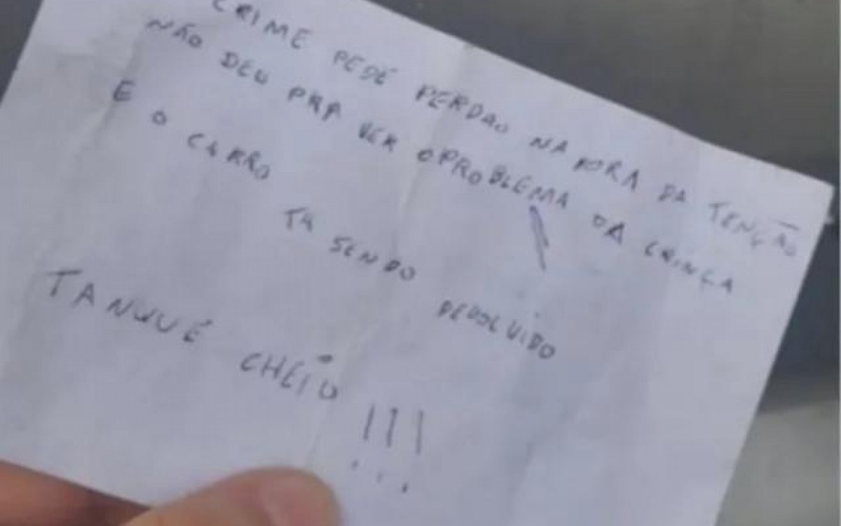 Ao contr&aacute;rio do informado na mensagem, Rosy informou que os suspeitos deixaram o tanque na reserva