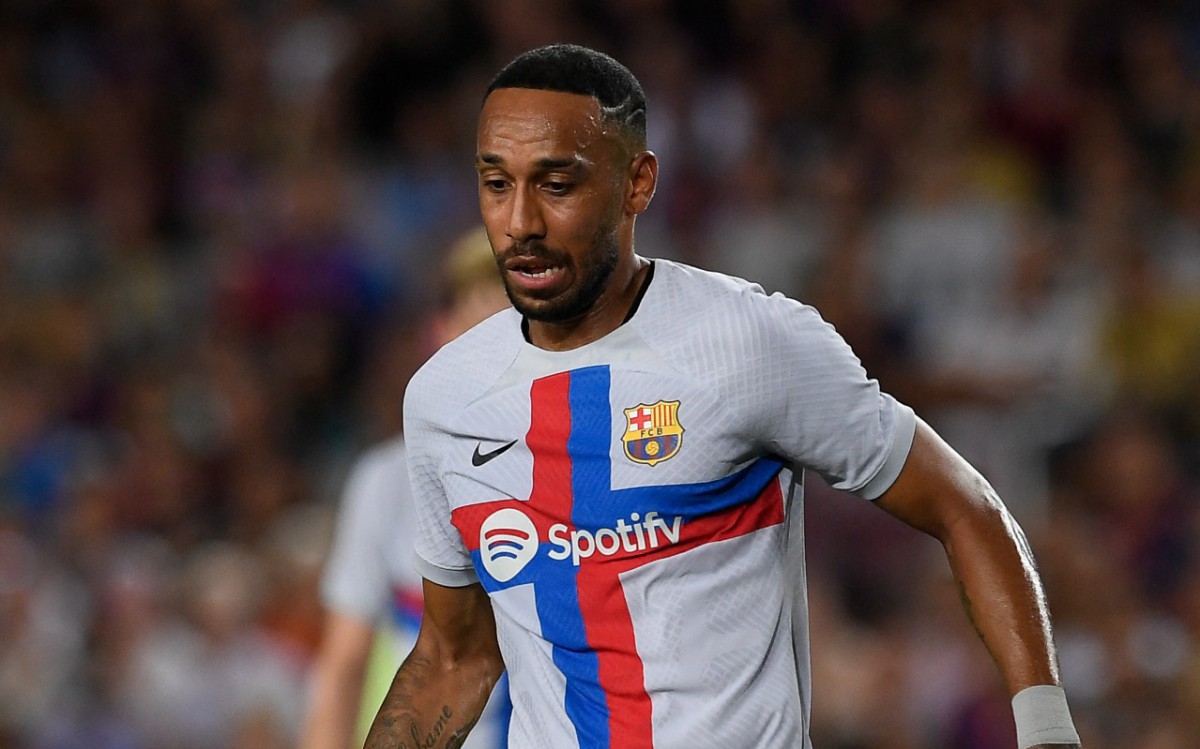 Aubameyang perdeu espa&ccedil;o no Barcelona com as chegadas de Lewandowski e Raphinha