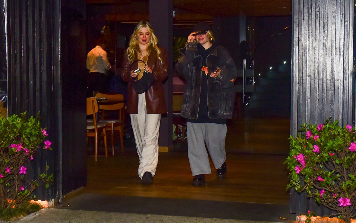 Luisa Sonza vai a restaurante japon&ecirc;s com uma amiga, em S&atilde;o Paulo, na noite desta ter&ccedil;a-feira