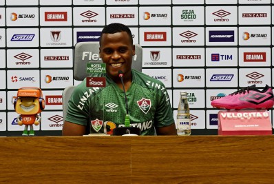 Jhon Arias celebra boa fase e descarta saída: 'Meu foco é no Fluminense'